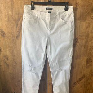 White House  Black Market slim crop 6 beautiful white pants